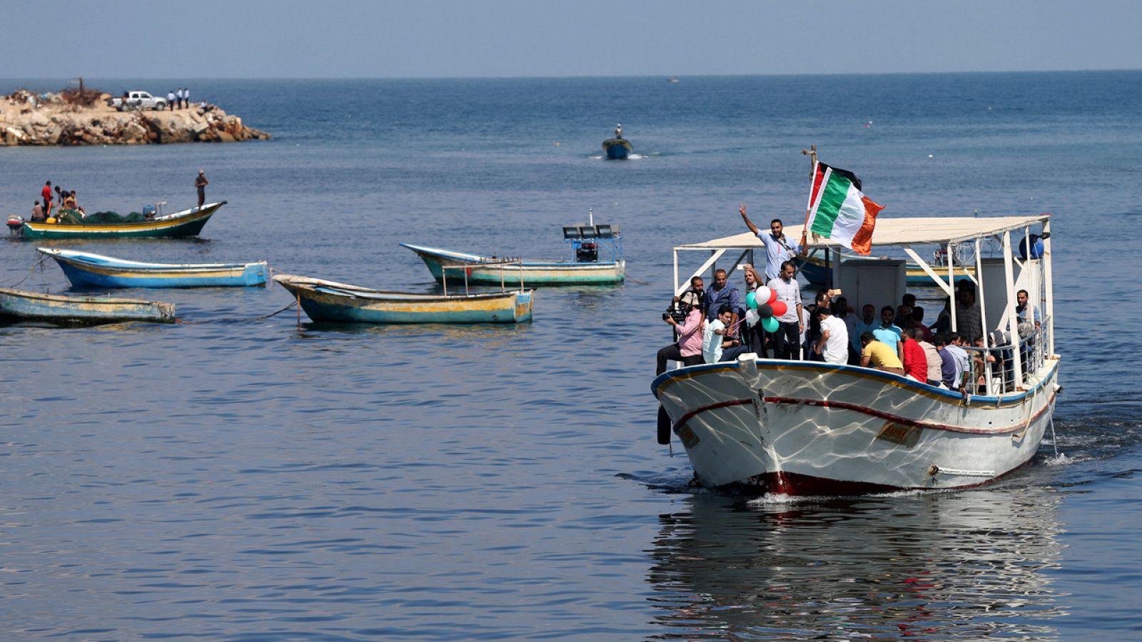 Palestinos muestran su solidaridad con los activistas de la flotilla internacional de ayuda que se dirige a Gaza