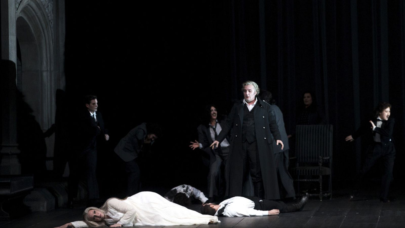 Un imponente y aplaudido montaje de "Macbeth" inaugura la temporada en el Liceo