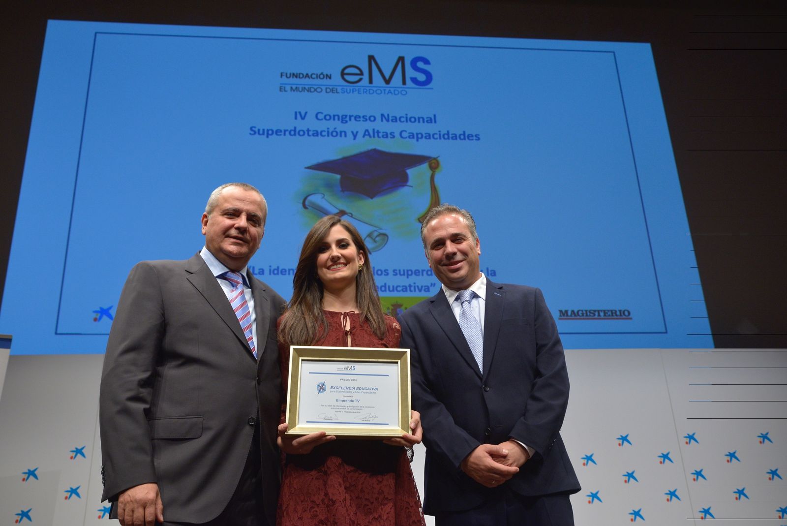Juanma Romero y Luis Oliván con el premio