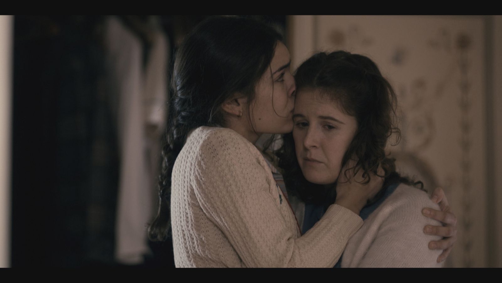 Julita descubre que está embarazada