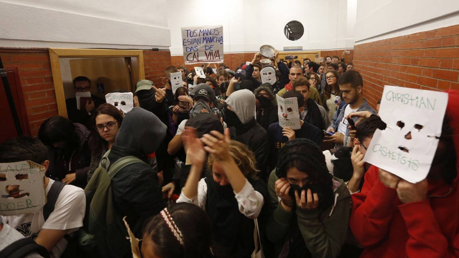 Protesta en una Universidad Autónoma ante una charla de Felipe González