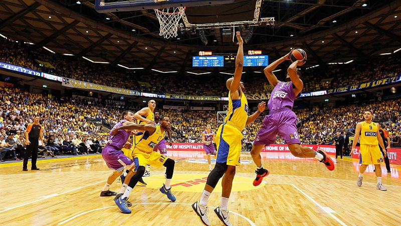 El Real Madrid suma y sigue en Tel Aviv con sufrimiento   