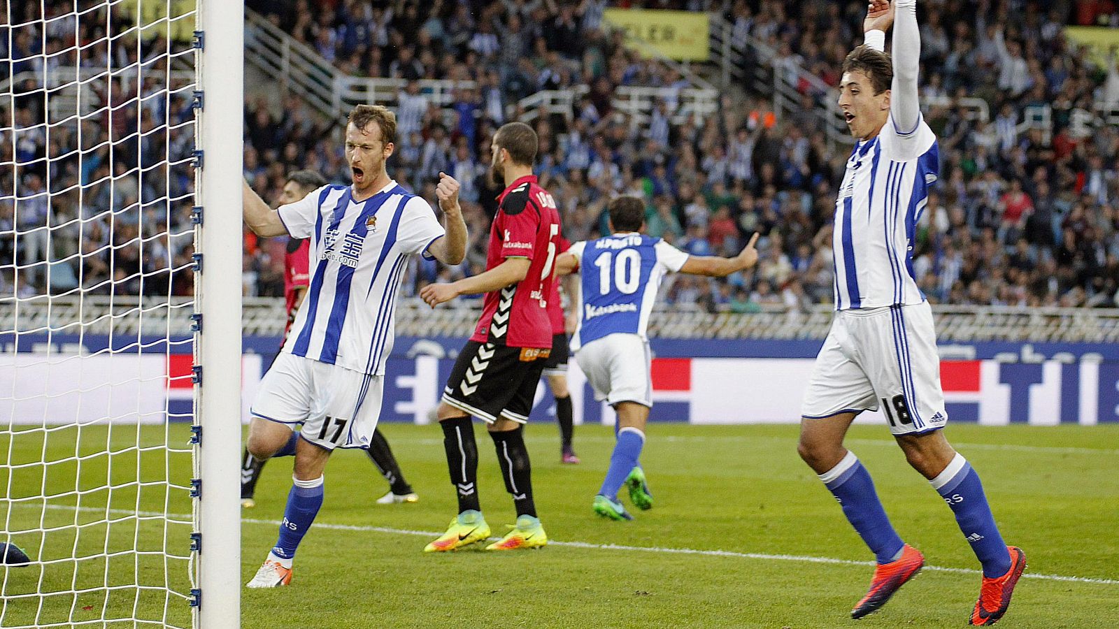 La Real Sociedad se lleva con comodidad el derbi vasco