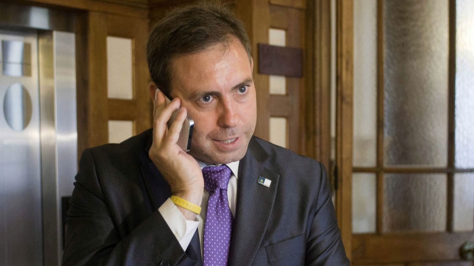 El alcalde de Jun dice tener las firmas para convocar el congreso del PSOE