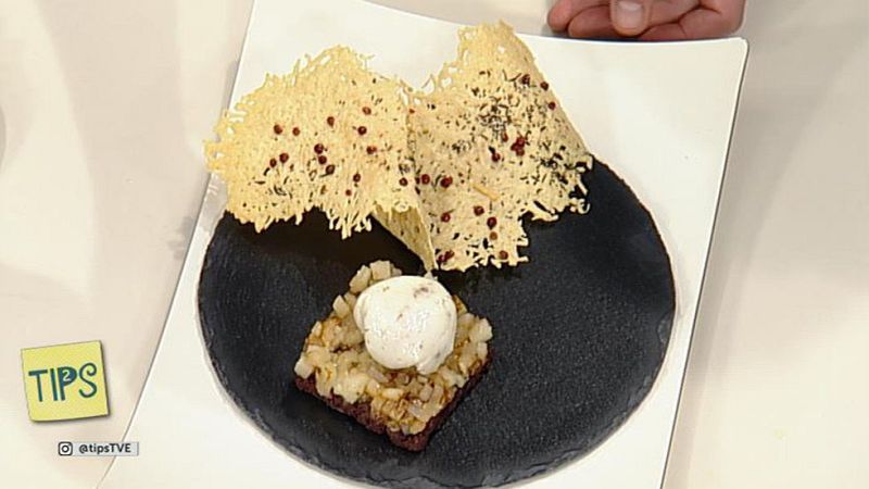 Receta de Huevos escalfados con morcilla y pera