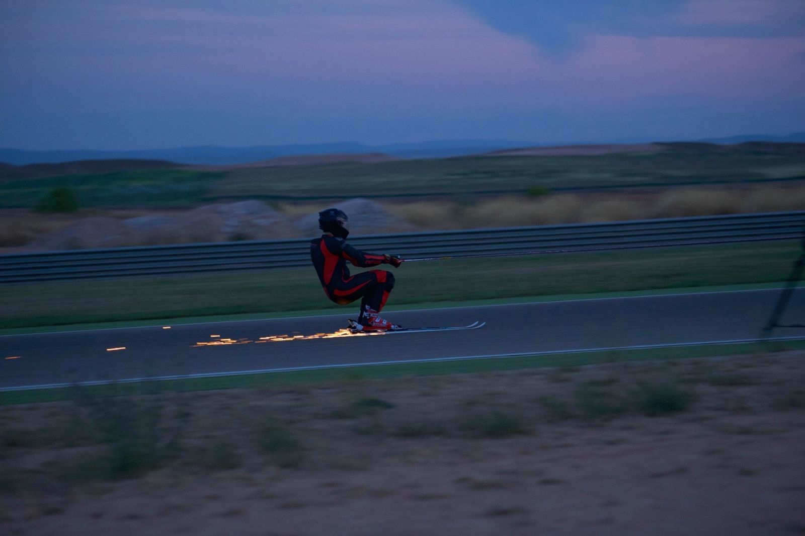 Imagen de Jan Farrell deslizándose sobre el asfalto de Motorland.