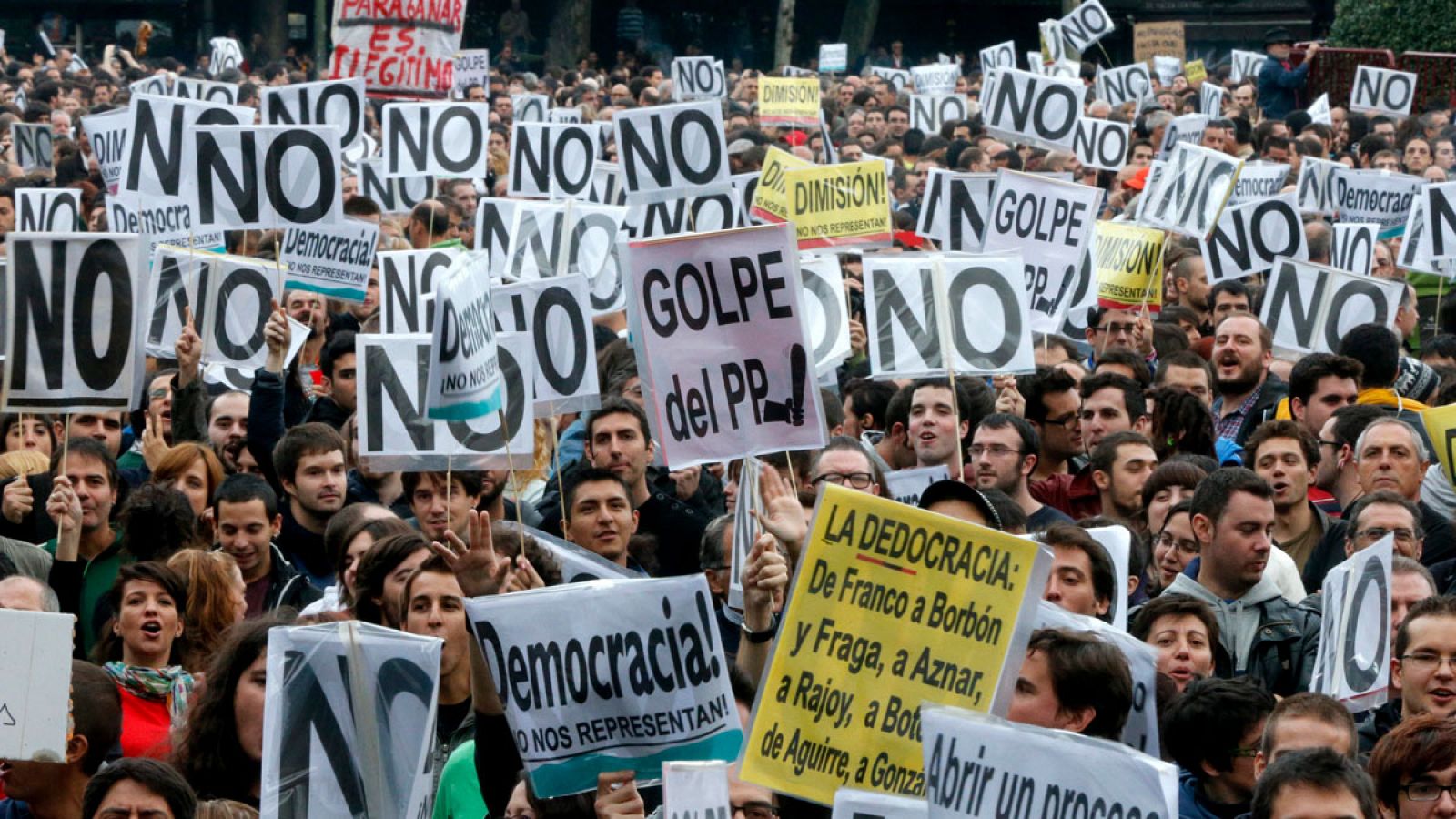 Una de las primeras manifestaciones de "Rodea el Congreso" convocadas en 2012 por la Coordinadora 25S