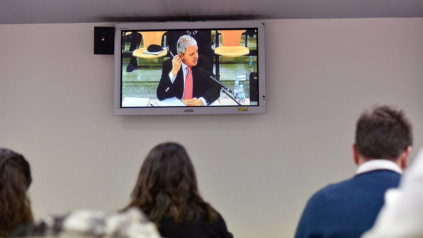 Monitor en la Audiencia Nacional con la declaración del considerado número dos de la trama Gürtel y ex secretario de organización del PP gallego, Pablo Crespo.