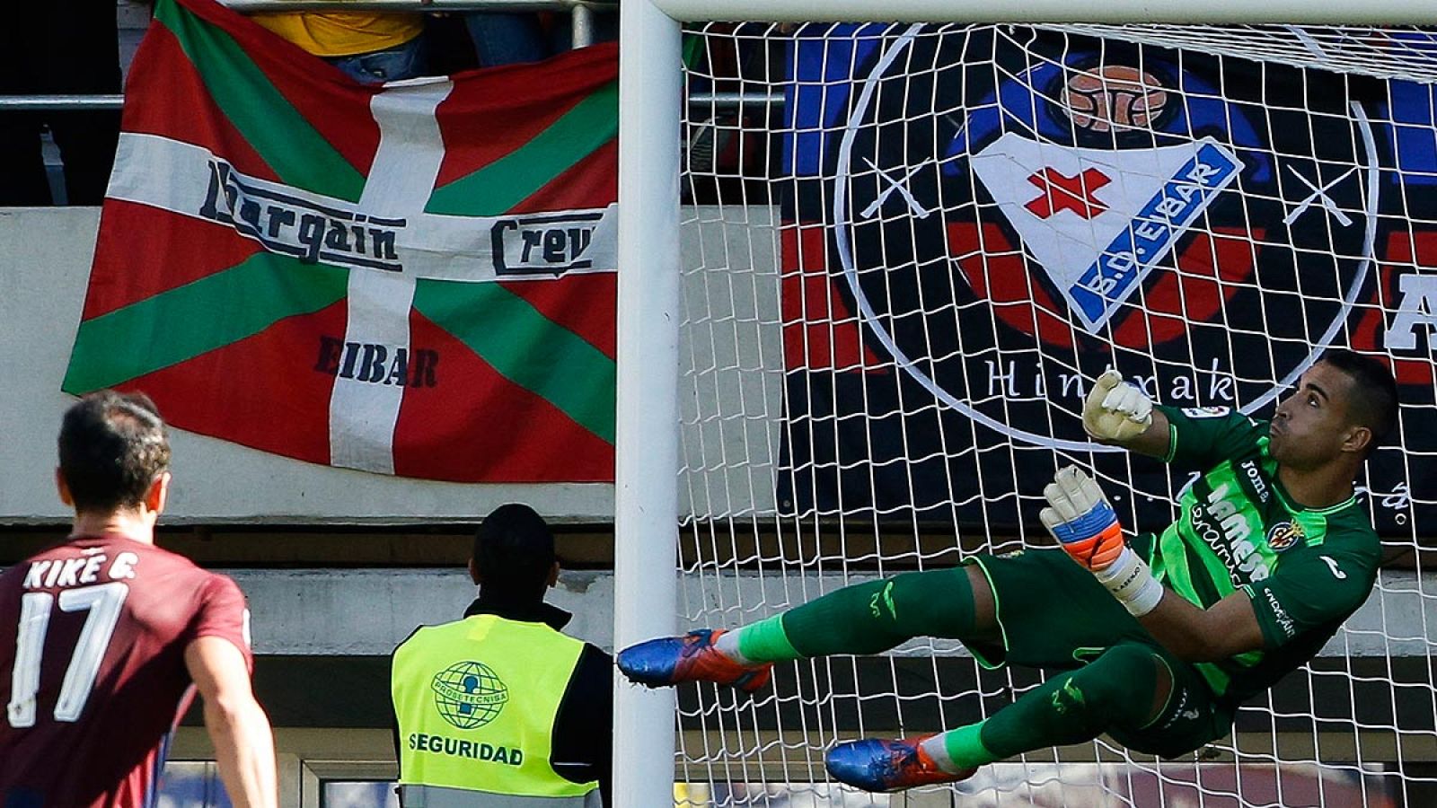 Asenjo no ha podido evitar la derrota del Villarreal en Ipurua