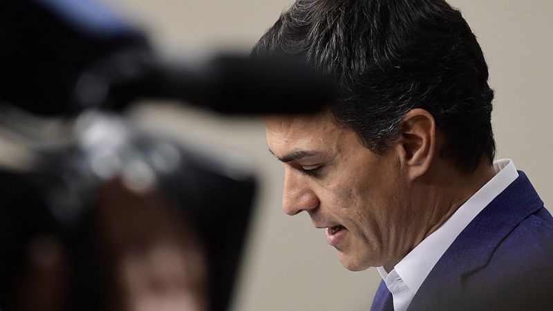 Diputados del PSOE critican a Sánchez que defienda acercarse a Podemos