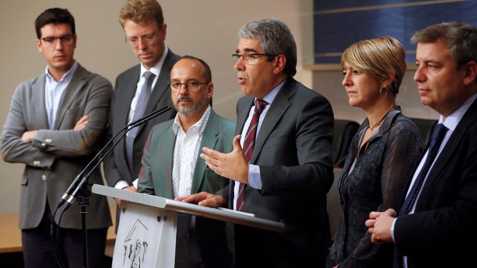 Francesc Homs, en rueda de prensa en el Congreso junto a los diputados de su grupo, PDECat.