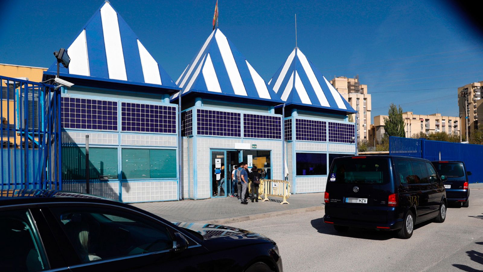 Un grupo de diputados visitó el CIE de Aluche tras el motín de medio centenar de internos en octubre