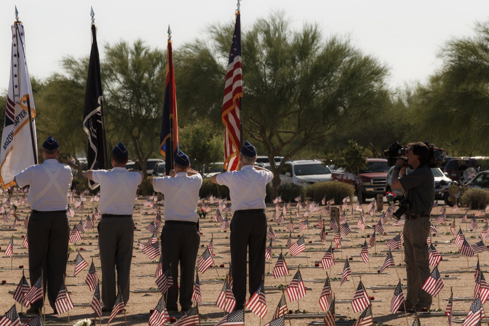 Ceremonia en el cementerio memorial de Arizona