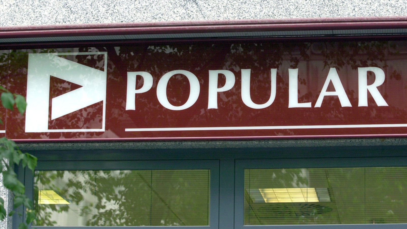 Fachada de una entidad del Banco Popular