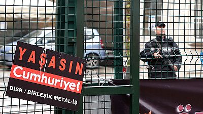 Prisi�n en Turqu�a para el director del peri�dico opositor Cumhuriyet y otros ocho periodistas