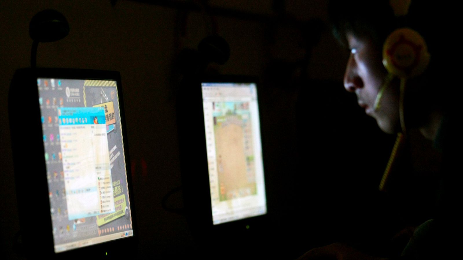 la ley ordena a "operadores de infraestructuras de información clave" almacenar sus "datos empresariales importantes" en China.