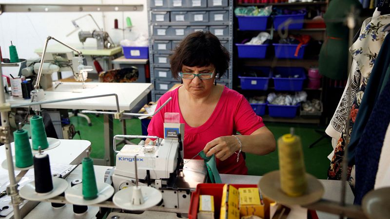 Las mujeres ganaron de media 479 euros menos que los hombres en 2015, según el INE