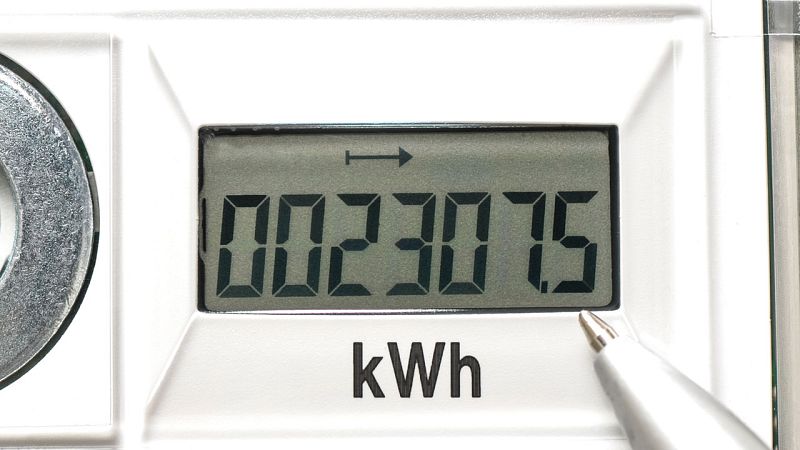 La CNMC concluye que es más barato acogerse a la tarifa eléctrica que regula el Gobierno que ir al mercado libre