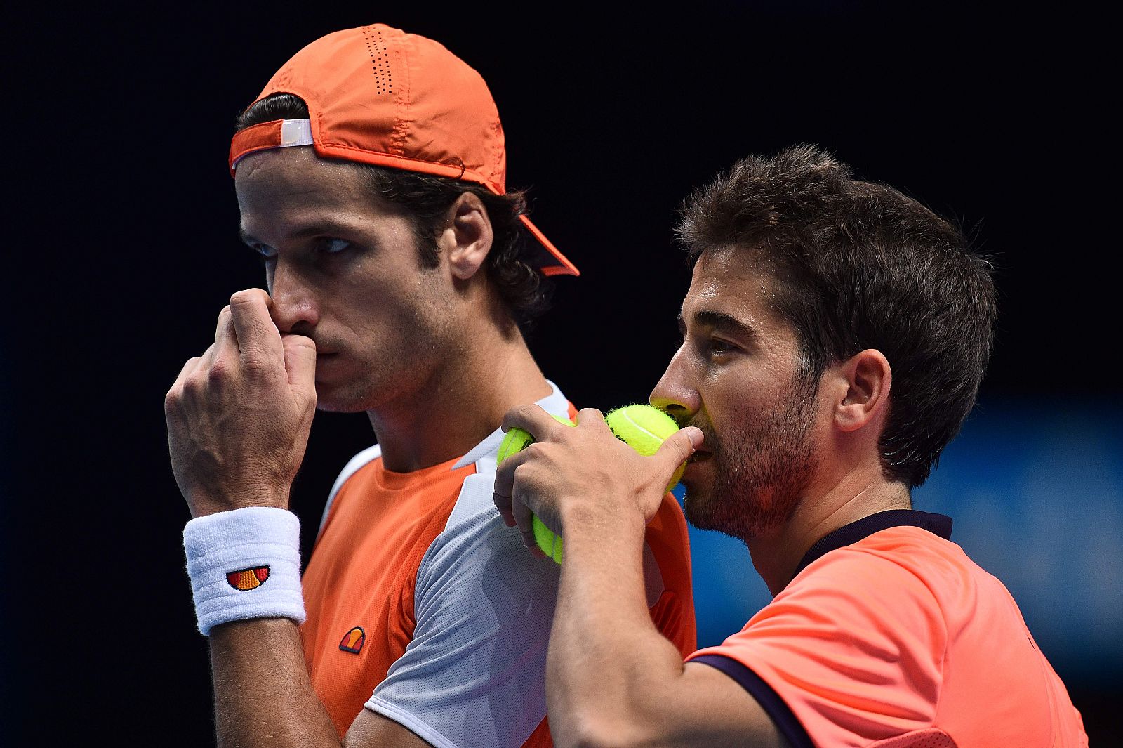 La pareja española ha salvado la bola de partido.