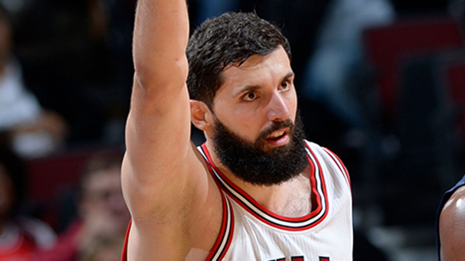 Mirotic vence a Lakers