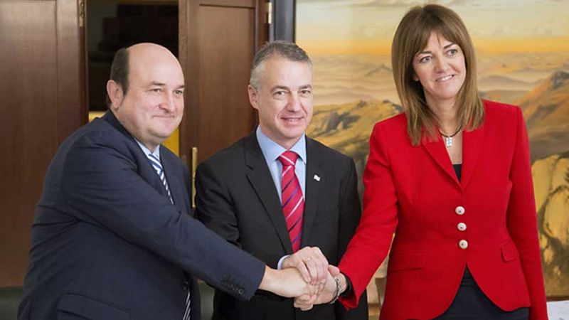 El PNV y el PSE sellan su pacto de Gobierno que abordará una reforma del Estatuto vasco