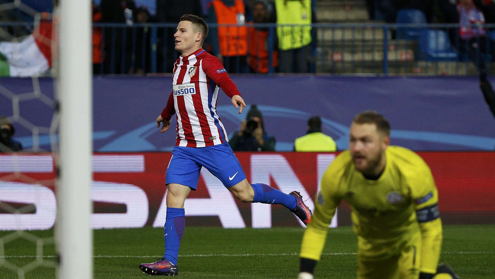 Un Atlético pleno se clasifica como líder de grupo