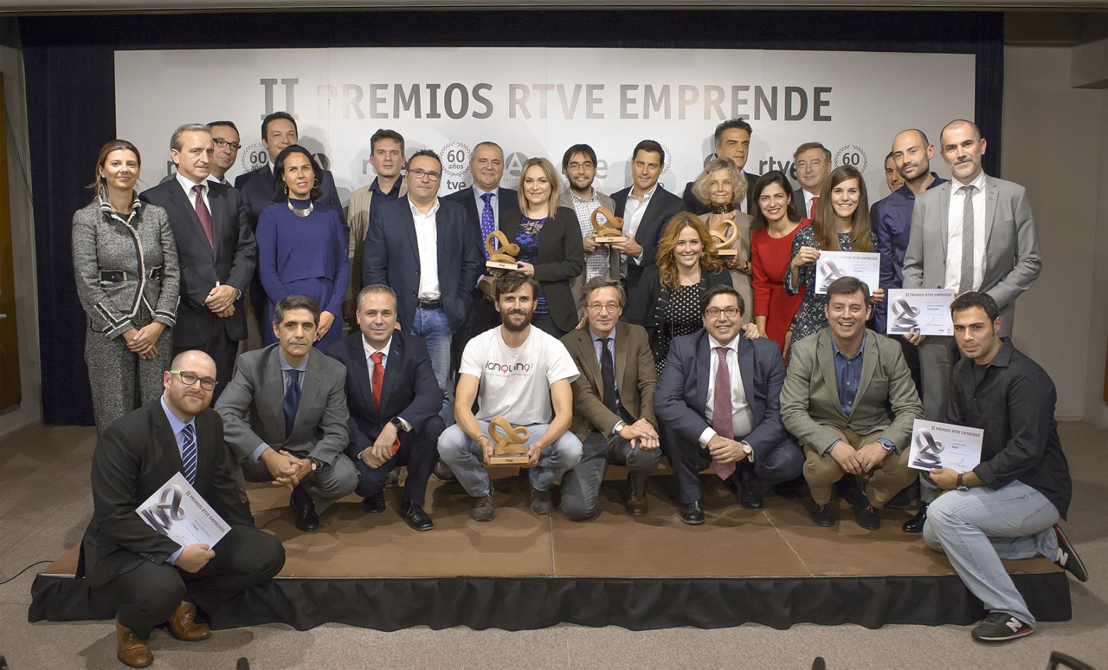 Foto de familia de los II Premios RTVE Emprende