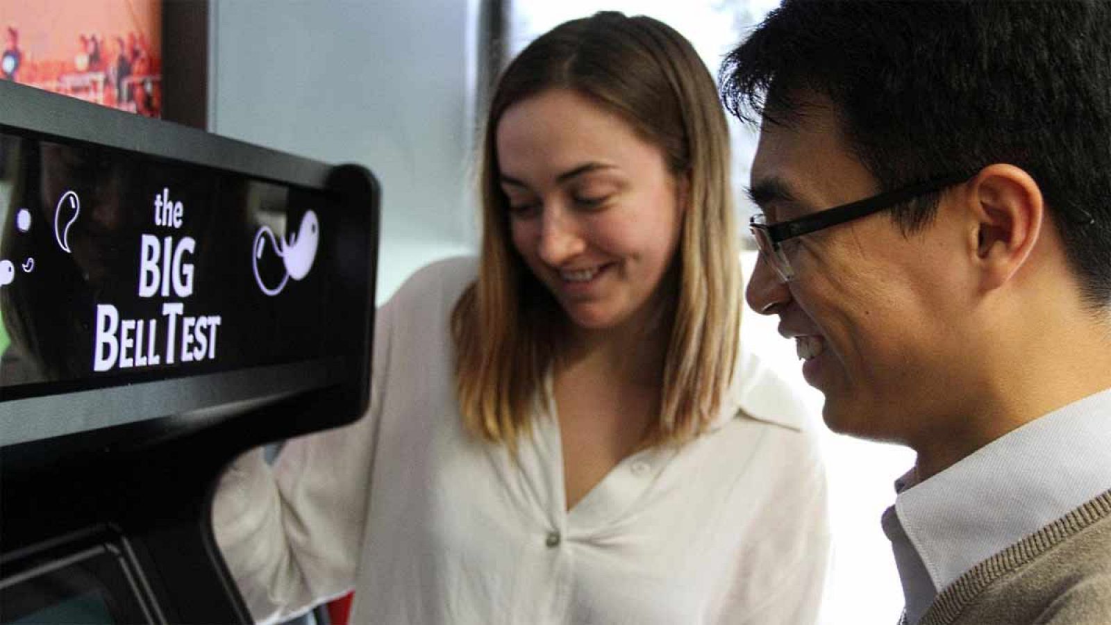 Mediante un videojuego creado específicamente para el proyecto, los participantes tendrán que introducir secuencias de ceros y unos de la manera más aleatoria posible.