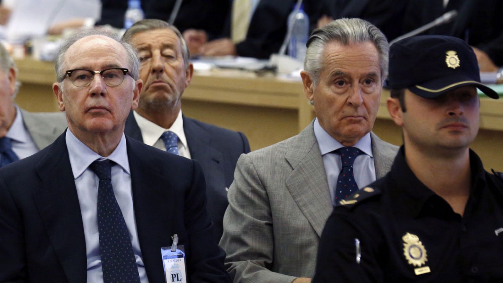 Los expresidentes de Bankia y Caja Madrid, Rato y Blesa, se sientan en el banquillo