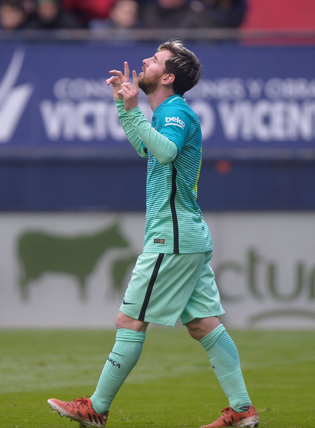 Leo Messi celebra su primer gol en El Sadar.