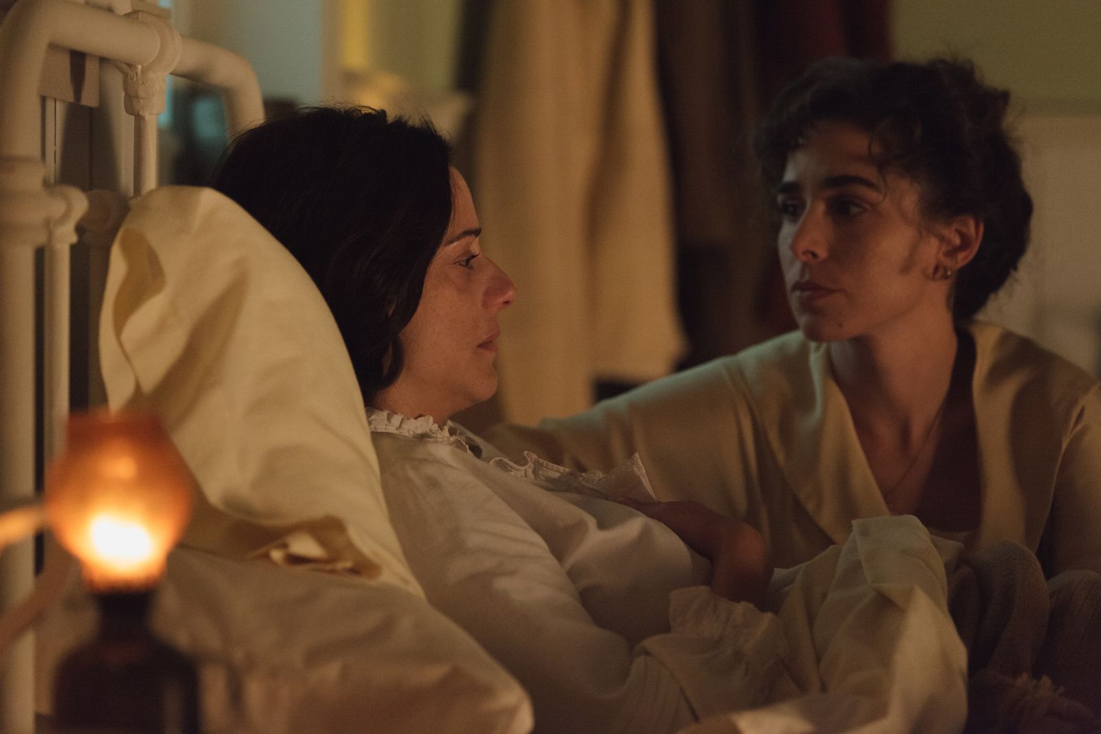 Seis Hermanas - Capítulo 400 - Aurora y Celia