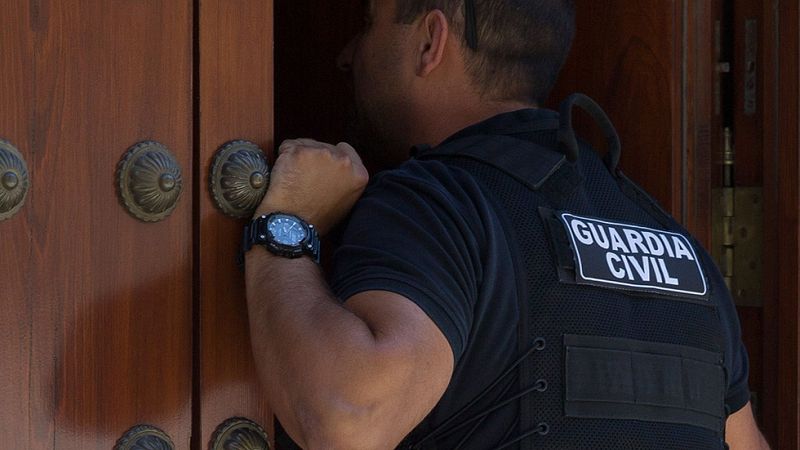 Operación policial contra un fraude de 25 millones de euros con el IVA de hidrocarburos y metales preciosos