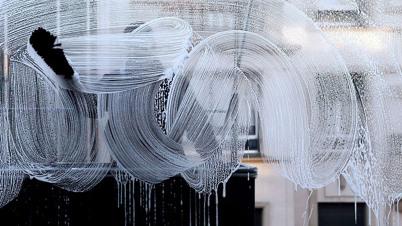 El coste laboral medio baja un 0,5% en el tercer trimestre, su mayor caída en dos años