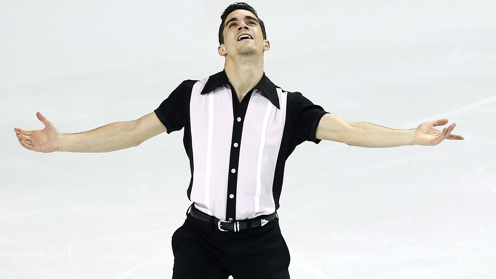 Javier Fernández realiza un ejercicio