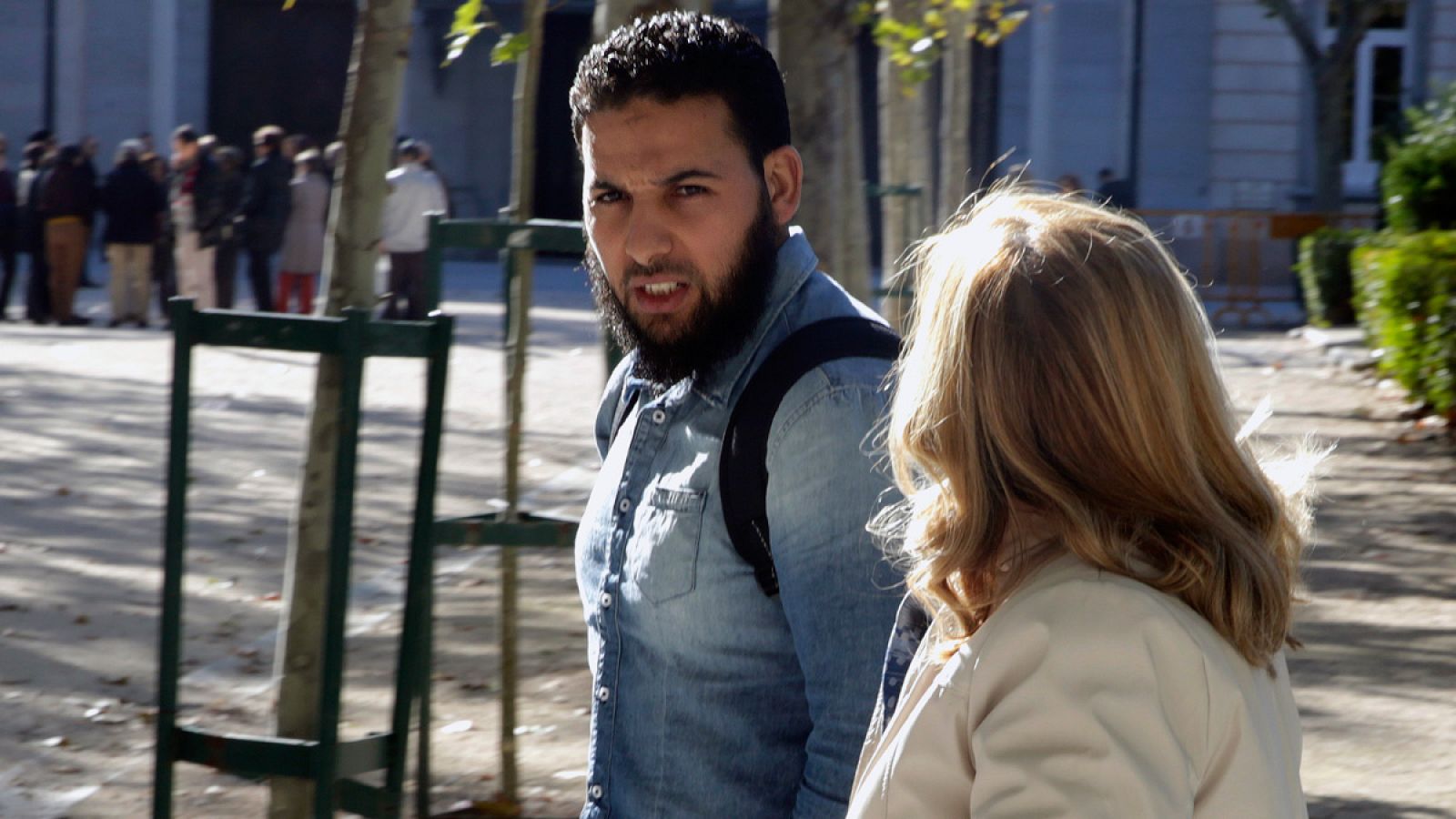 Ahmed B. acompañado de su abogada, a la salida de la Audiencia Nacional