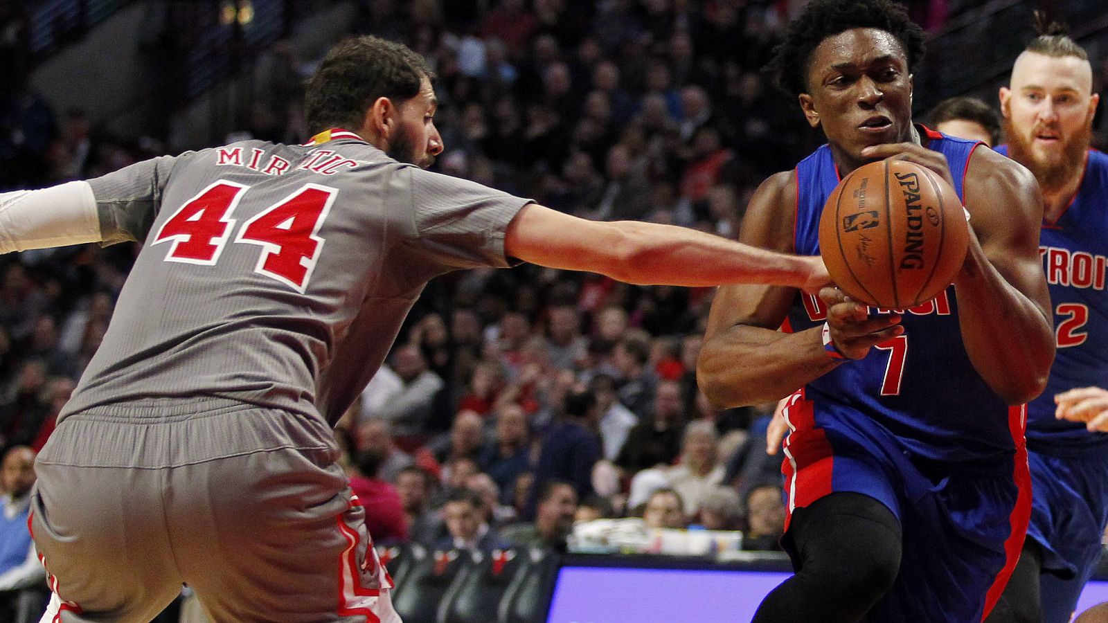 Mirotic, ante los Pistons