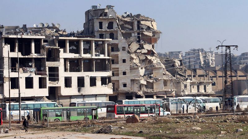 La evacuación de Alepo entra en sus últimas fases y los leales a Asad ya celebran la victoria