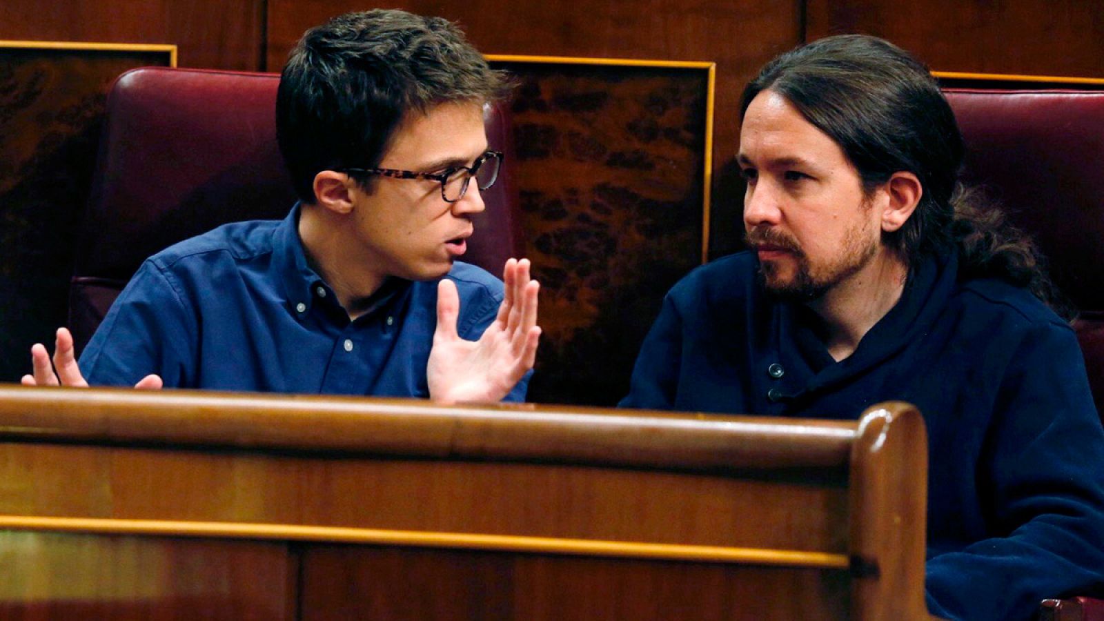 Íñigo Errejón y Pablo Iglesias, durante el pleno del Congreso