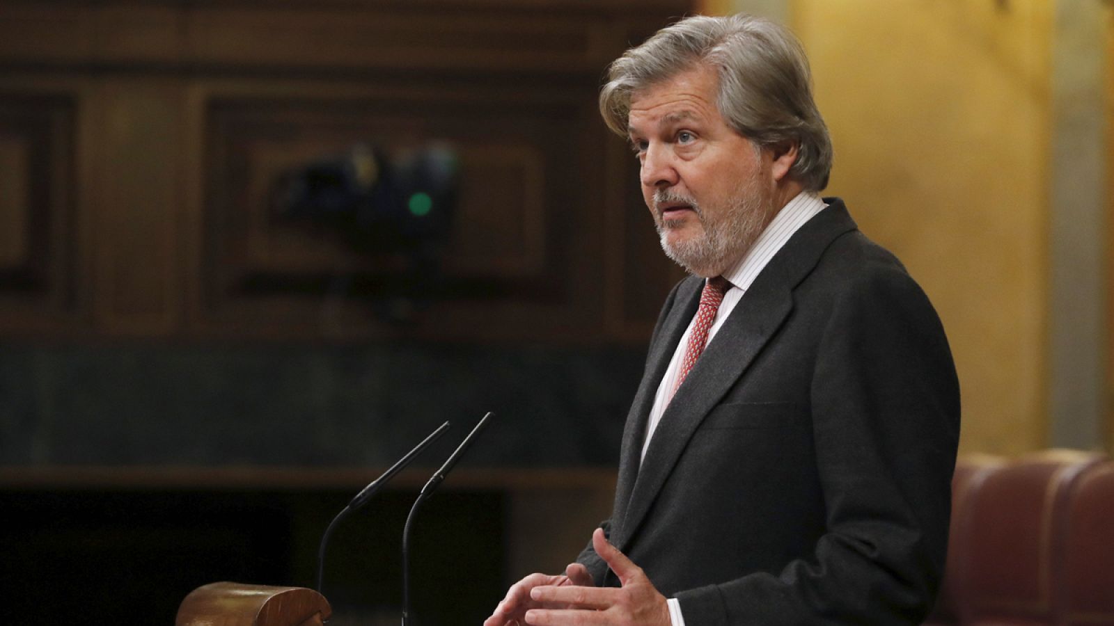 El ministro de Educación y portavoz del Gobierno, Íñigo Méndez de Vigo, en la sesión de control al Gobierno de este miércoles