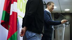 Ortuzar y Otegi piden juntos al Gobierno que ayude al desarme de ETA