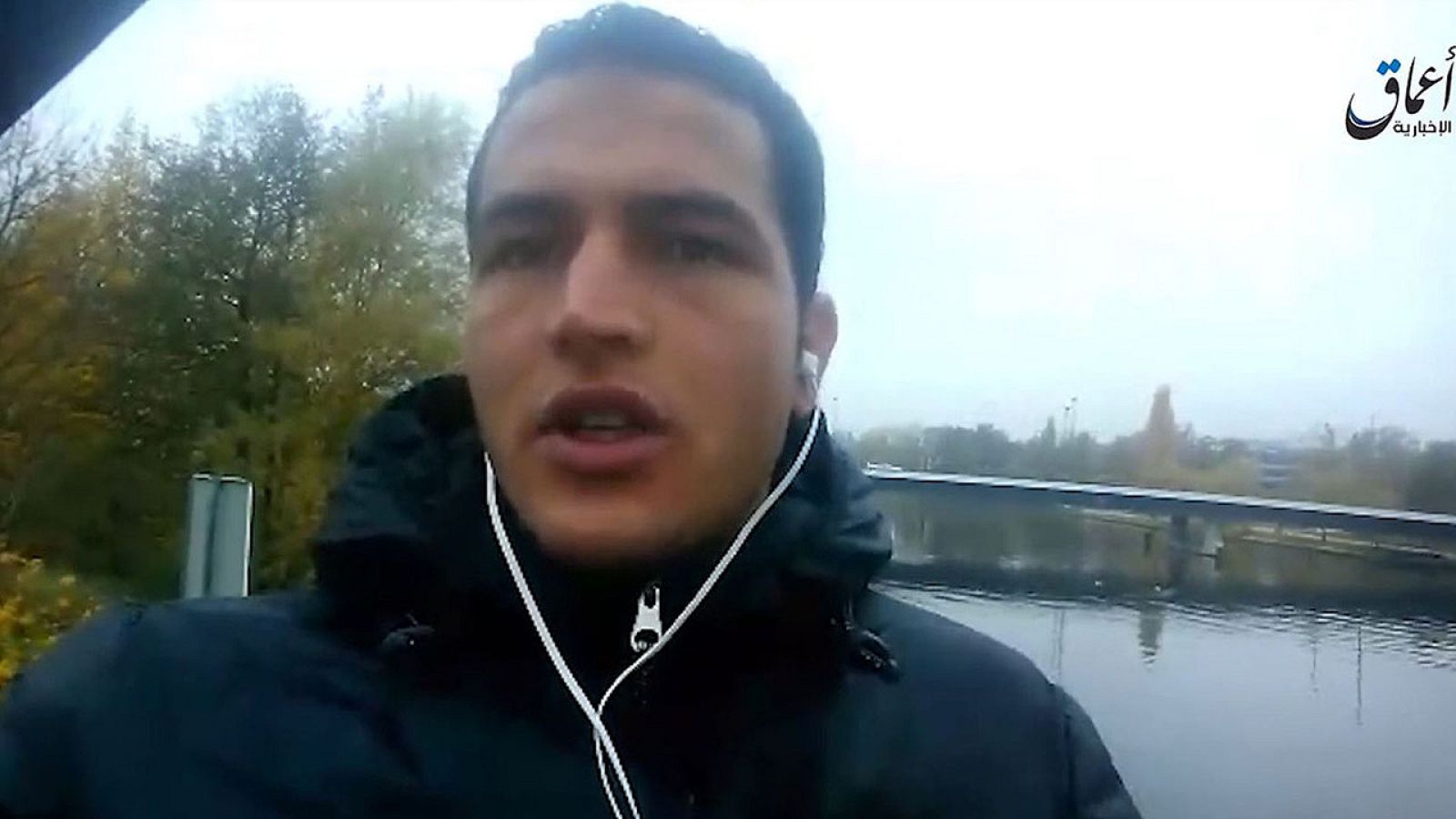 Imagen del vídeo de propaganda del Estado Islámico que muestra al tunecino Anis Amri, supuesto autor del atentado de Berlín