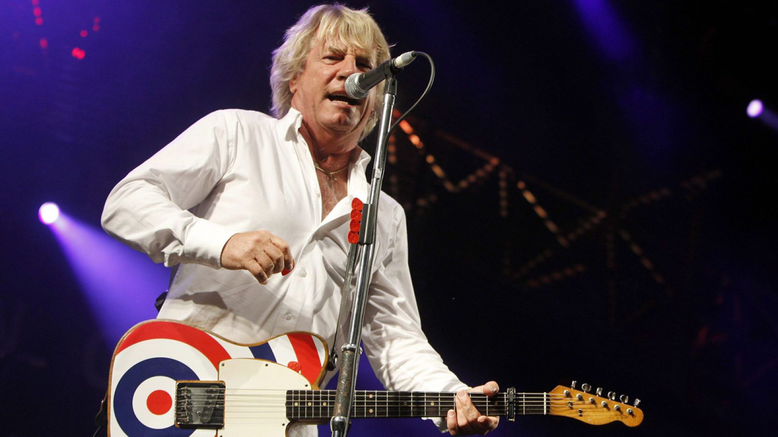 El vocalista y guitarrista del grupo británico Status Quo, Rick Parfitt, durante un concierto en el festival Rock Oz'Arenes, en Avenches, Suiza, el pasado 2010.