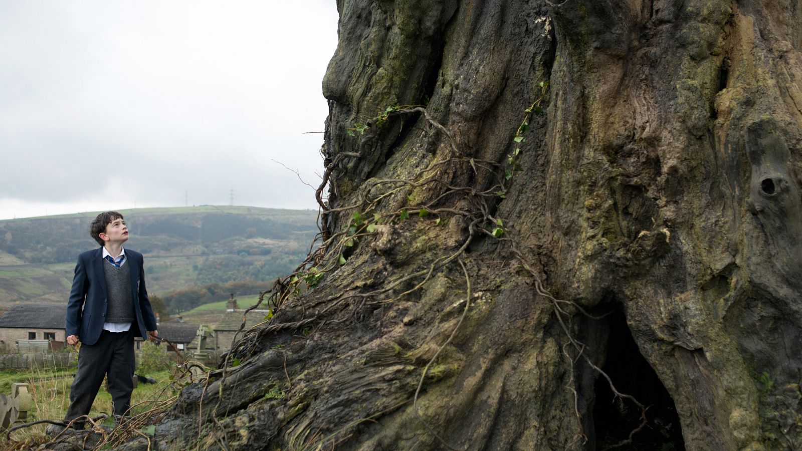 Fotograma de 'Un monstruo viene a verme', de J.A. Bayona.