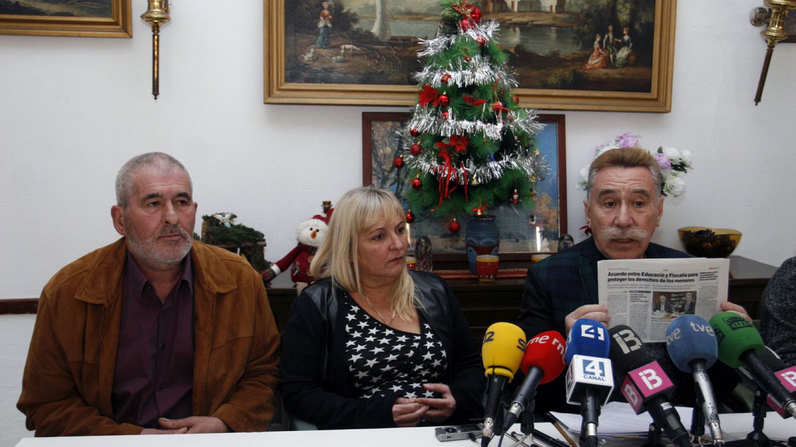 Los padres de la niña junto al abogado Marcos García-Montes