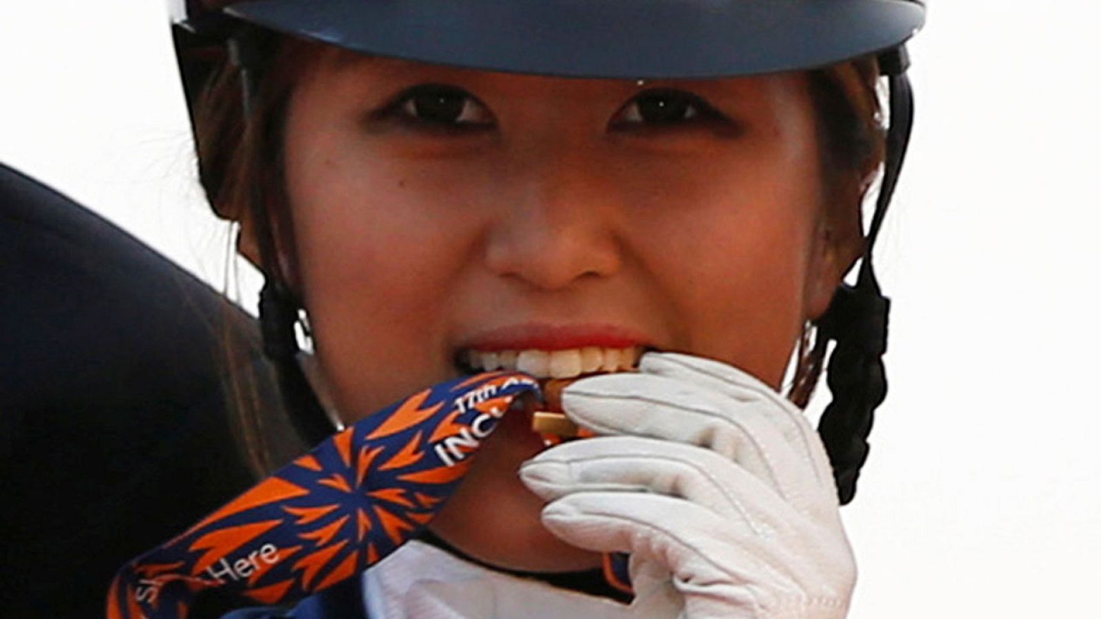 Los investigadores creen que Chung recibió un trato preferencial en la universidad y el bachillerato por los lazos de su madre con la presidenta.