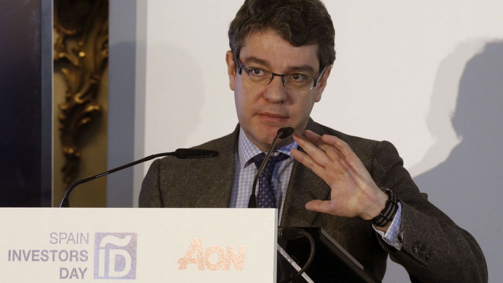 Álvaro Nadal: "No es momento de salarios altos ni de incrementar el gasto público"