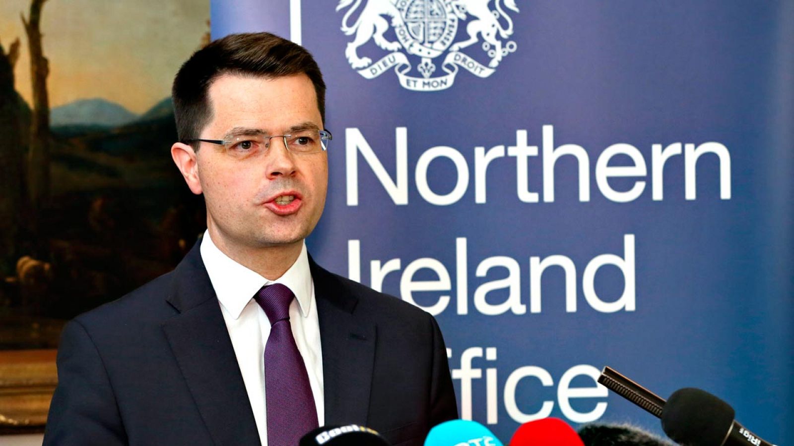El ministro de Reino Unido para Irlanda del Norte, James Brokenshire, anuncia la convocatoria de elecciones