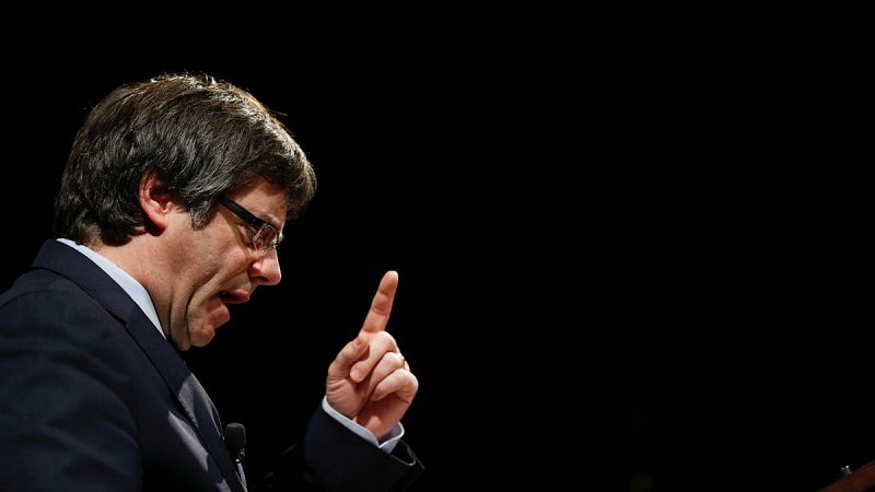 Puigdemont promete un referéndum "vinculante y válido" para iniciar una nueva era en Cataluña