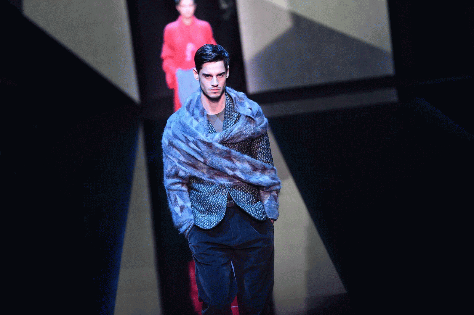 Las superposiciones marcan la propuesta de Giorgio Armani