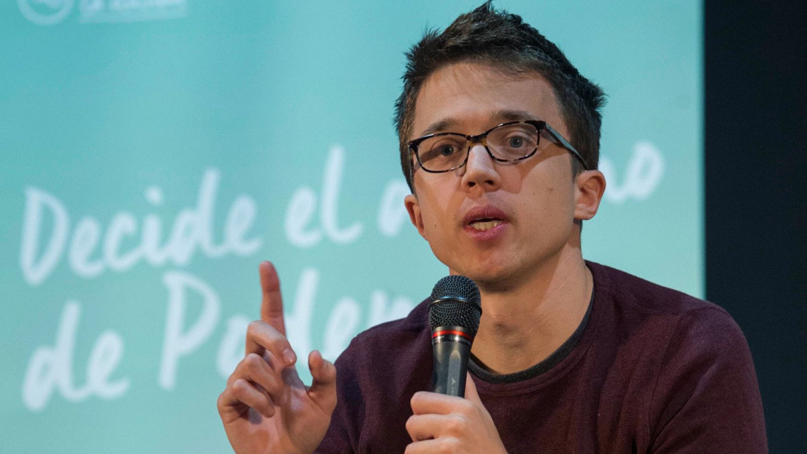 Iñigo Errejón, interviniendo en una asamblea abierta de Podemos en Murcia